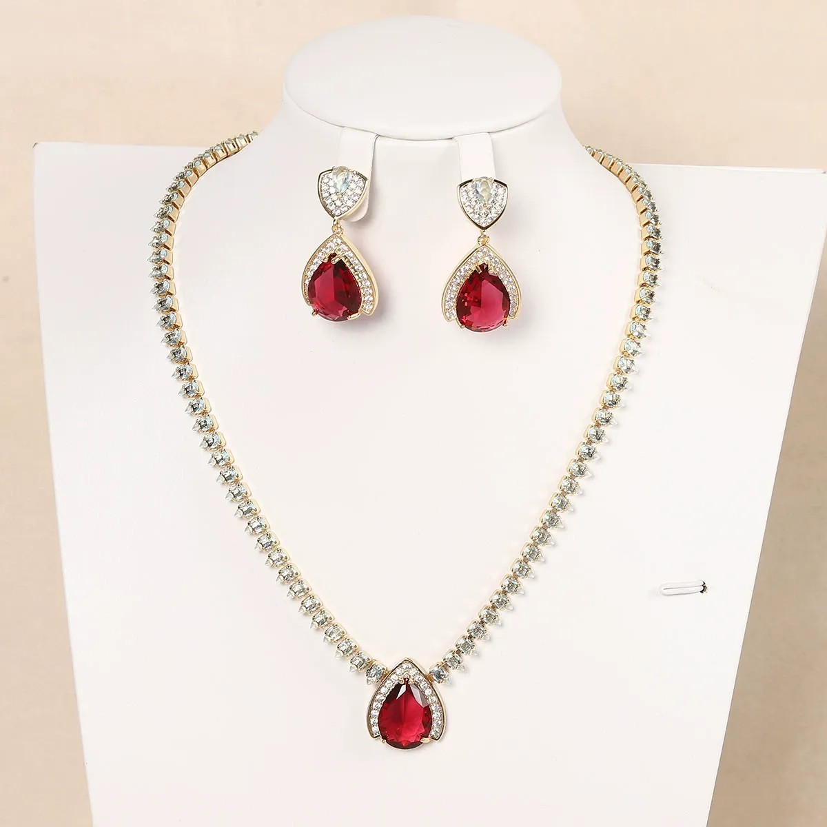 Women Fashion Uae - ชุดเครื่องประดับเซอร์โคเนียสีแดง สร้อยคอพร้อมจี้และต่างหู 2 ชิ้น ชุดเครื่องประดับเจ้าสาวสำหรับงานแต่งงานในสหรัฐอาหรับเอมิเรตส์ ของขวัญงานแต่งงาน