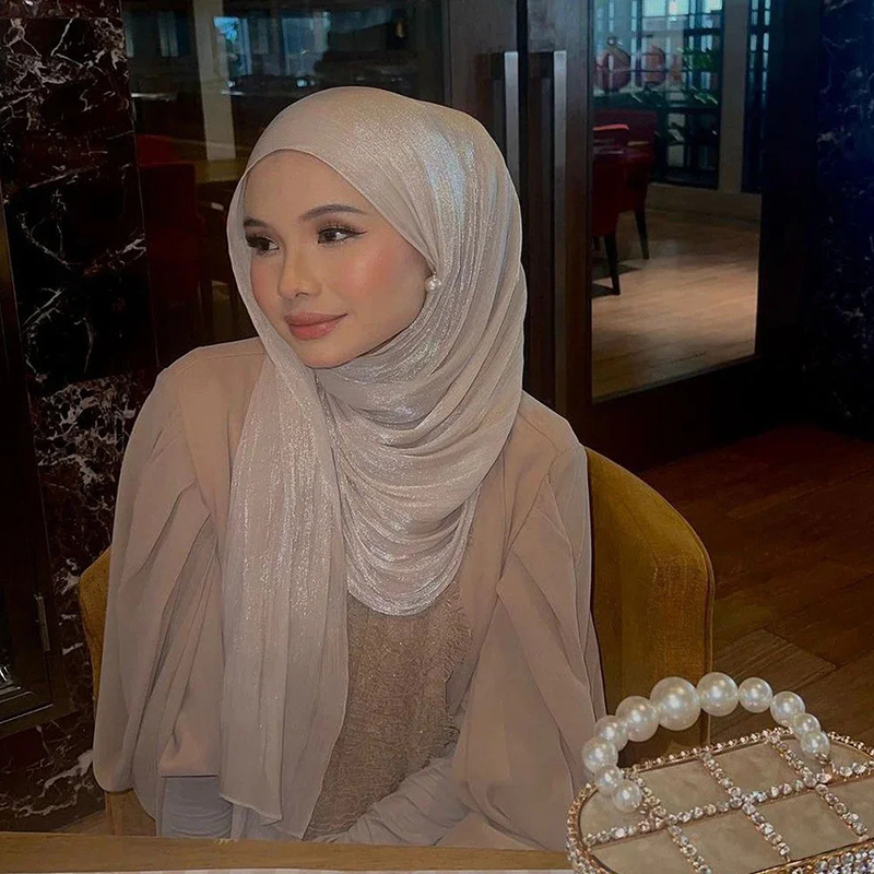 Women Fashion Trend 2026 - ผ้าคลุมศีรษะฮิญาบผ้าไหมเนื้อมันวาวแบบยับ รุ่นใหม่ปี 2026 สำหรับผู้หญิง ผ้าคลุมฮิญาบมุสลิมแบบเรียบ ระบายอากาศได้ดี