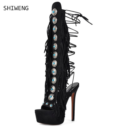 Women Fashion Model - รองเท้าบูทเปิดนิ้วเท้าประดับพู่และเพชร สไตล์หรูหราแบบเรโทร สีดำและสีน้ำตาล รุ่นใหม่ เหมาะสำหรับเดินแบบบนเวที รองเท้าส้นเข็มสไตล์สตรีท