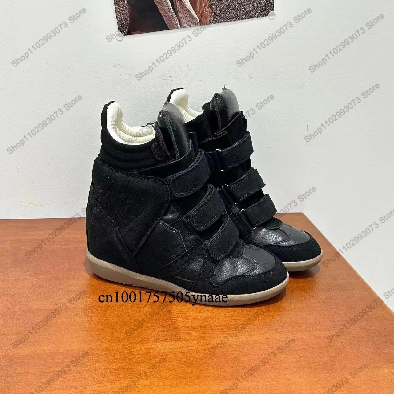 Sneakers Fashion Women - รองเท้าผ้าใบหุ้มข้อส้นลิ่มซ่อนสำหรับผู้หญิง หนังกลับผสมหนังแท้ สายรัดเวลโครเพิ่มความสูงภายใน น้ำหนักเบา สวมใส่สบาย แฟชั่นลำลอง